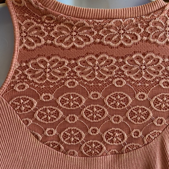 Xhilaration Ribbed Lace Mock Neck Crop Top Size XS - Picture 4 of 5
